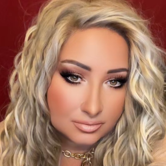 Lita, Daughter, RN caring for mother. 1 daughter, Nana 3 grandbabies, PT Realtor - Picture 5 of 7